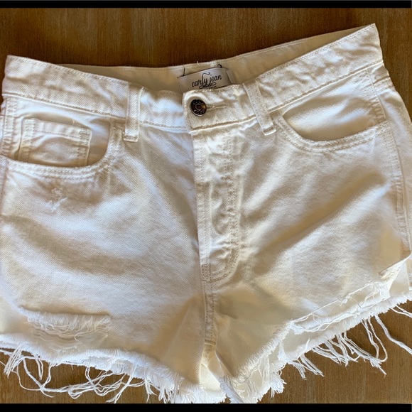 Carly Jean white denim shorts - Picture 3 of 3